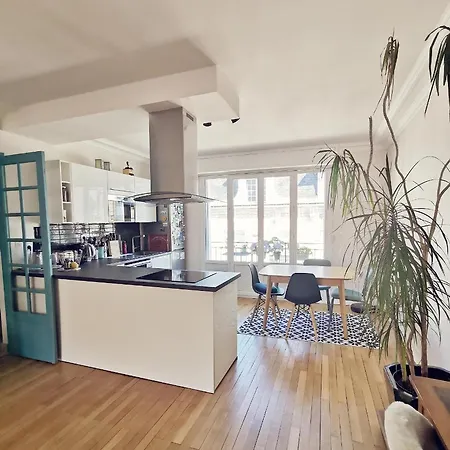 Grand Familial, Centre, Parking Apartment Tours